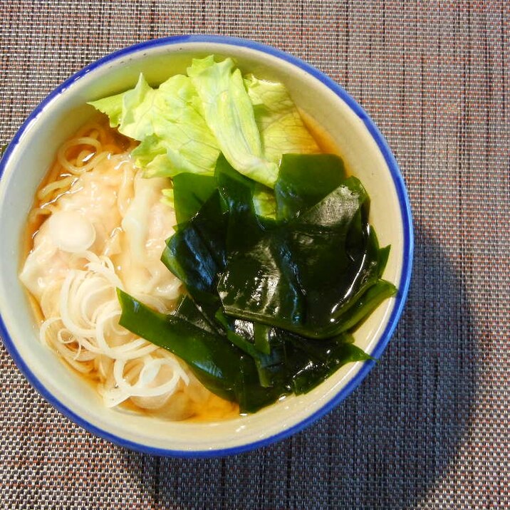 生わかめワンタンレタスラーメン